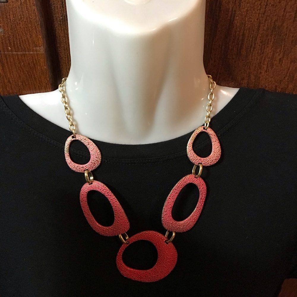 Metal Pink Ombré Statement Necklace
